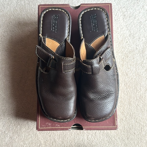 Brown Born Clogs - size 8 - Picture 7 of 9